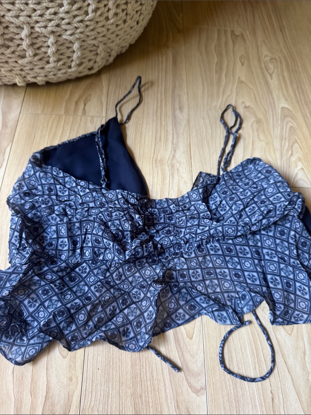 Rumored Ruffle Crop - Picture 3 of 3